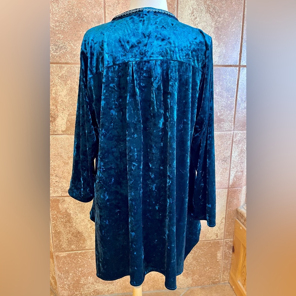 Andree By Unit Teal Velour w/Gray Floral Embroidery Tunic Top Long Sleeve 1X - Picture 3 of 8